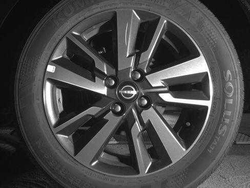 Used 2025 Nissan Versa SV FWD image 14