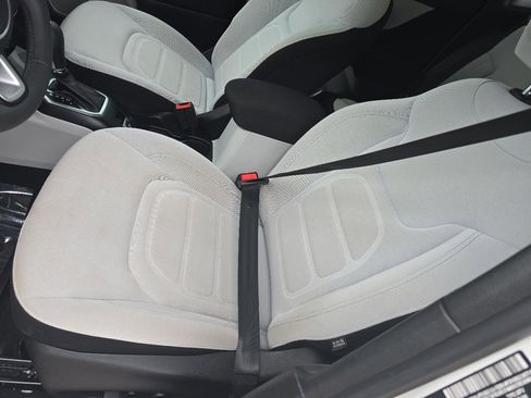 Used 2018 Jeep Renegade Latitude w/ Popular Equipment Group FWD image 19