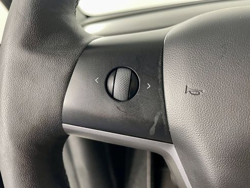 Used 2021 Tesla Model Y Long Range image 18