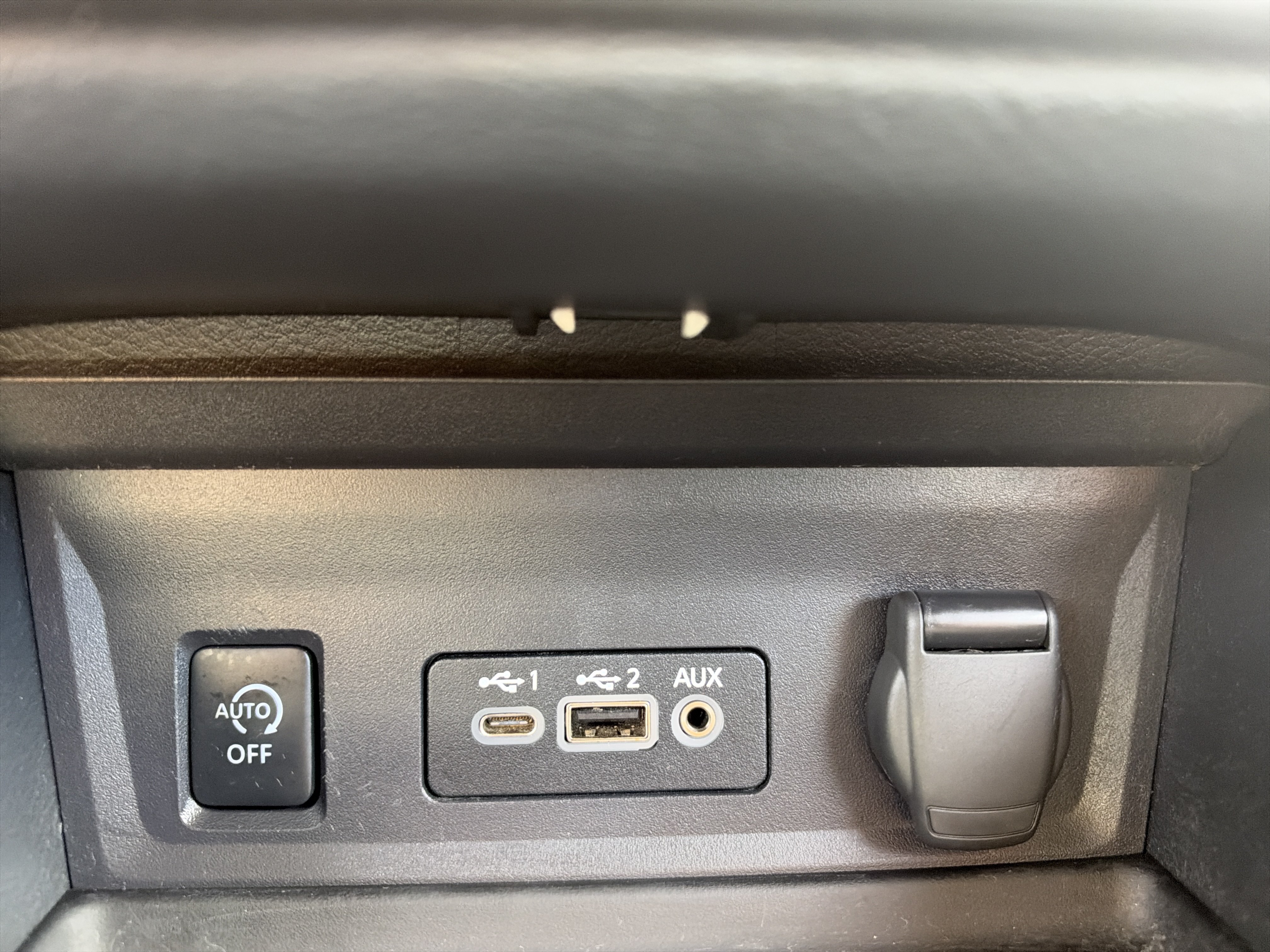 Certified 2024 Nissan Sentra SV FWD image 29