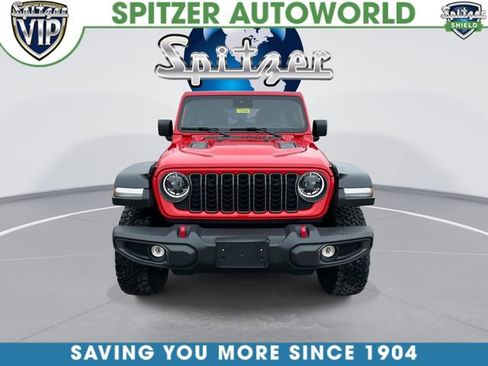 Used 2025 Jeep Wrangler Unlimited Rubicon AWD/4WD image 3