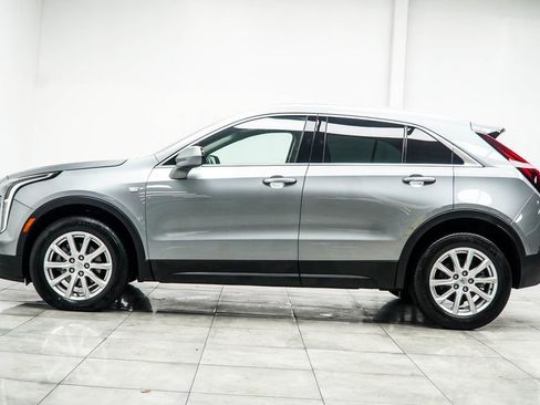 Used 2023 Cadillac XT4 Luxury w/ Cold Weather Package FWD image 9