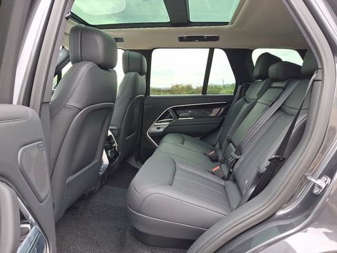 New 2025 Land Rover Range Rover SE image 8