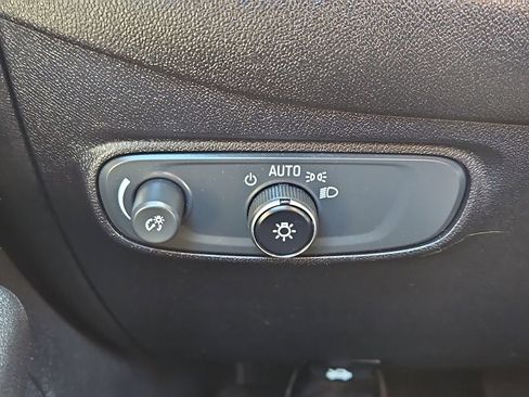 Used 2019 Chevrolet Equinox LT image 16