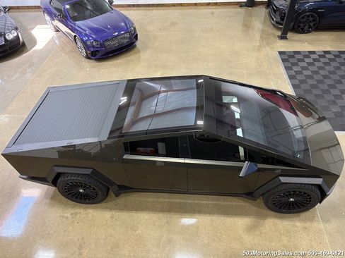 Used 2024 Tesla Cybertruck AWD Crew Cab image 39