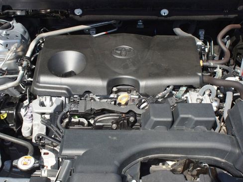 Used 2022 Toyota RAV4 LE FWD image 26