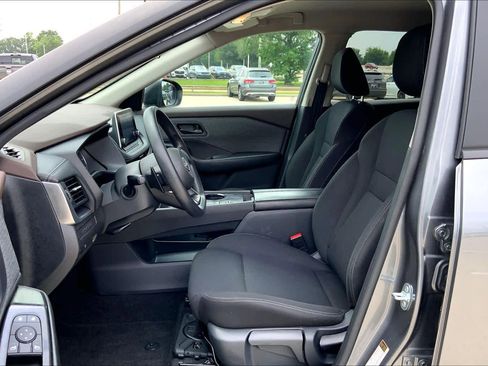 Used 2023 Nissan Rogue S FWD image 8