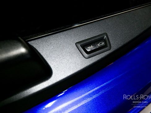 Used 2021 Rolls-Royce Cullinan Black Badge image 23