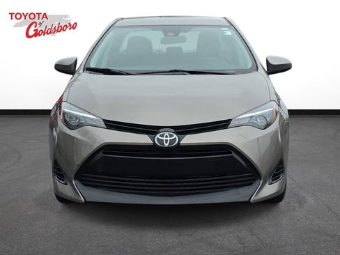 Used 2019 Toyota Corolla LE image 2