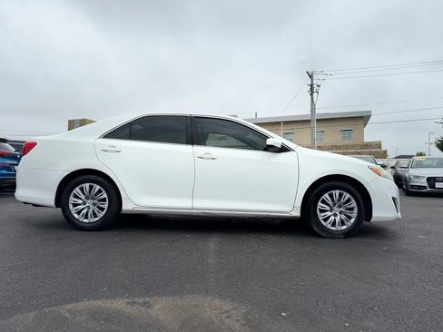 Used 2012 Toyota Camry LE FWD image 2