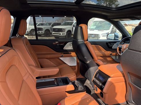 Used 2022 Lincoln Aviator Black Label Grand Touring w/ Class IV Trailer Tow Package image 17