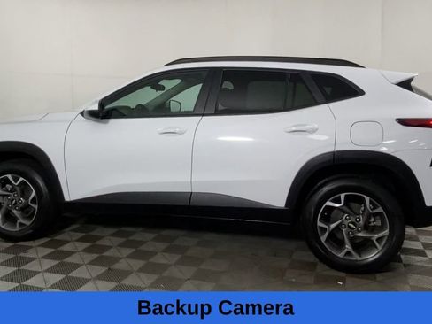 Certified 2025 Chevrolet Trax LT w/ Driver Confidence Package image 9