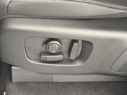 New 2026 Land Rover Discovery S image 23