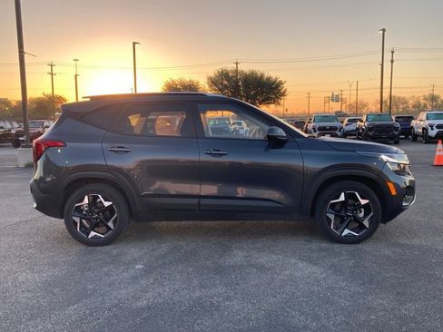 Used 2025 Kia Seltos S image 4