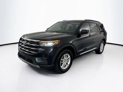 Used 2025 Ford Explorer Active AWD/4WD image 1