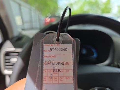 Used 2025 Hyundai Venue SEL image 4