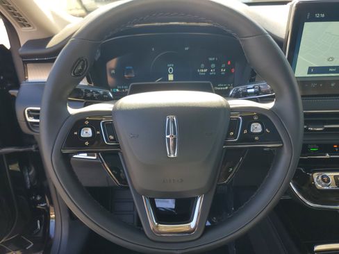 New 2026 Lincoln Corsair Reserve image 17