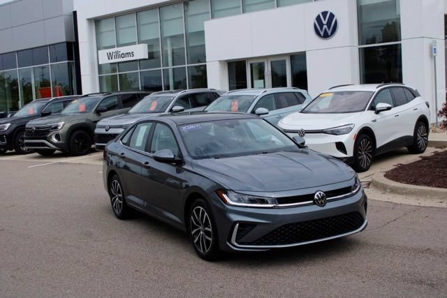 Used 2026 Volkswagen Jetta SE FWD image 1