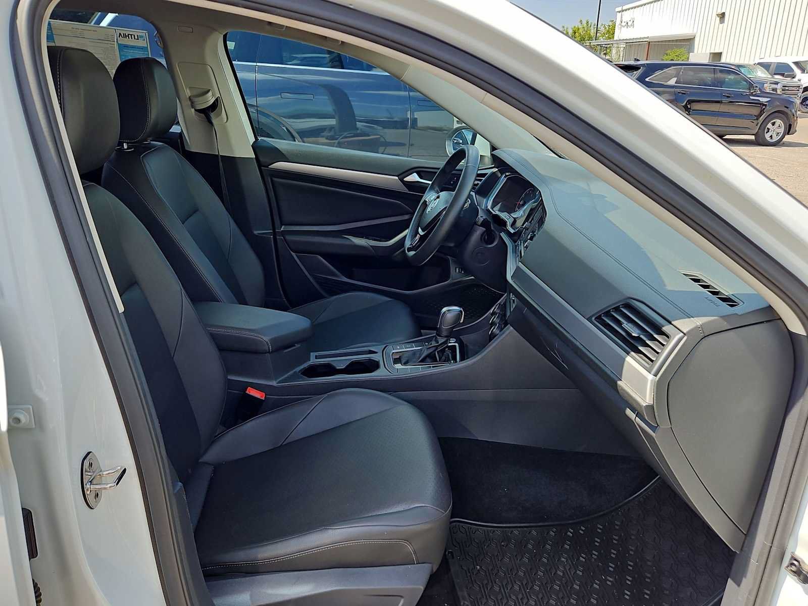 Used 2020 Volkswagen Jetta SE w/ SE Cold Weather Package FWD image 20