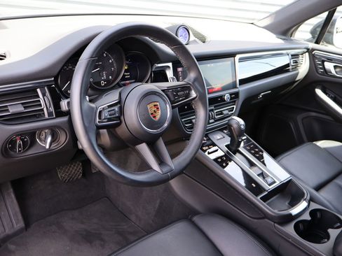 Certified 2023 Porsche Macan AWD/4WD image 4