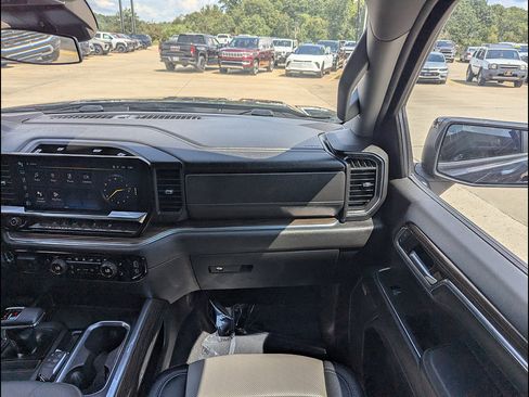 Used 2023 Chevrolet Silverado 1500 RST w/ Convenience Package II AWD/4WD image 4
