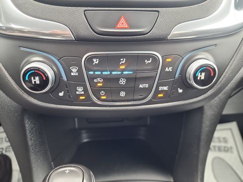 Used 2019 Chevrolet Equinox LT image 16