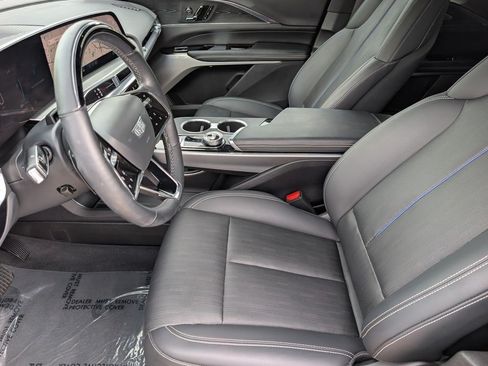Certified 2024 Cadillac Lyriq Luxury AWD/4WD image 7
