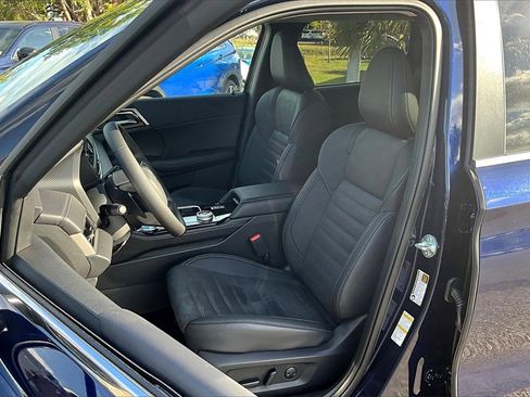 New 2025 Mitsubishi Outlander SE image 9