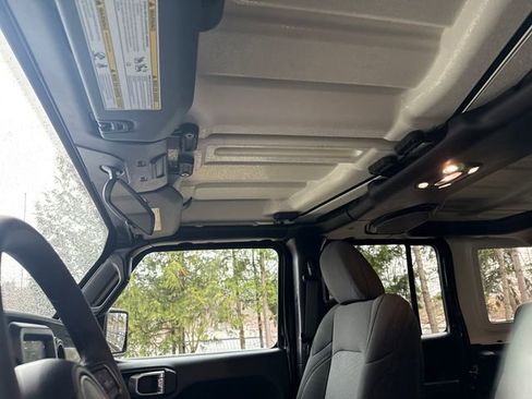 Used 2023 Jeep Wrangler Unlimited image 31