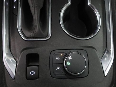 Used 2023 Chevrolet Traverse LT image 17