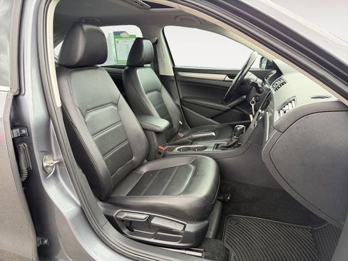 Used 2015 Volkswagen Passat TDI SE FWD image 25