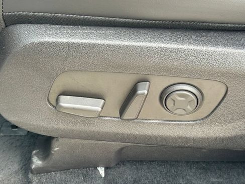 Used 2026 Kia Carnival FWD image 24