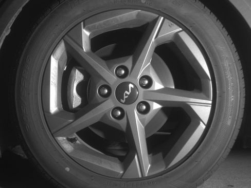 Used 2025 Kia K4 LXS image 12