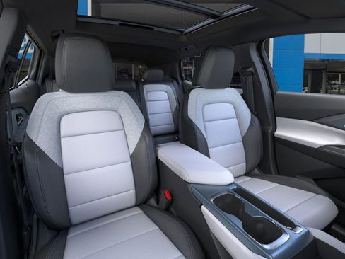 New 2026 Chevrolet Equinox EV LT AWD/4WD image 16