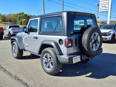 Used 2018 Jeep Wrangler Sport image 2