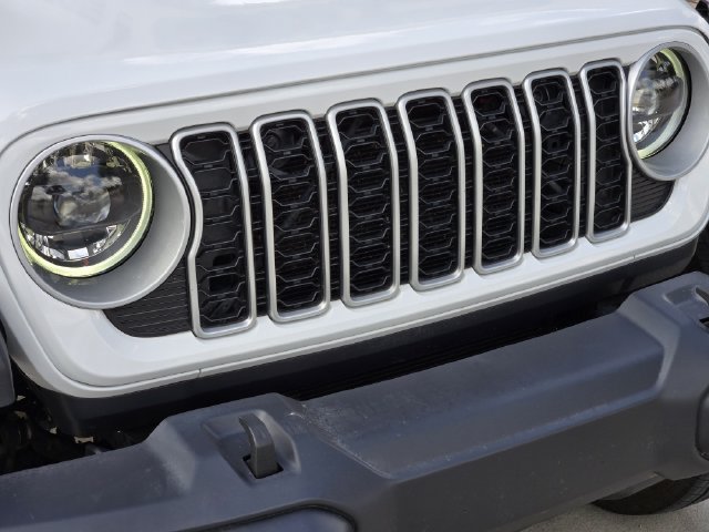 Used 2026 Jeep Wrangler Unlimited Sahara AWD/4WD image 11