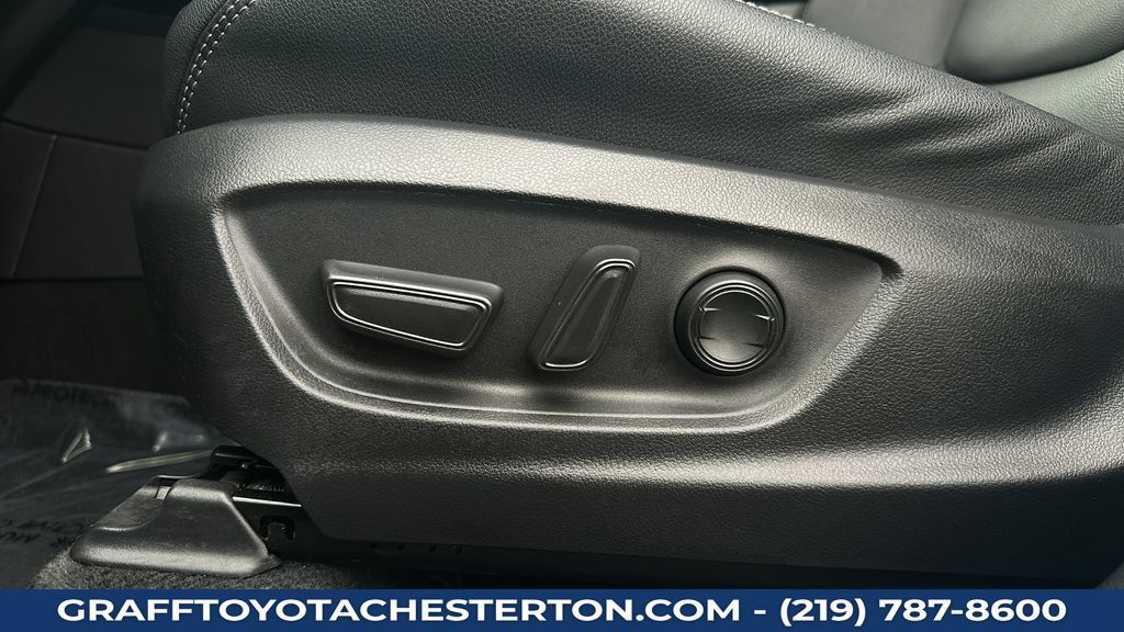 Used 2026 Toyota Corolla Cross XLE FWD image 15