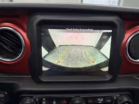 Used 2022 Jeep Wrangler Unlimited Rubicon w/ LED Lighting Group image 17