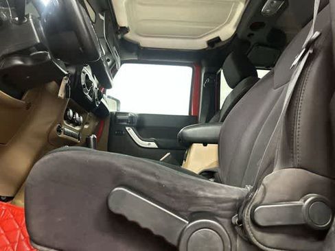 Used 2017 Jeep Wrangler Unlimited Sahara w/ Connectivity Group AWD/4WD image 24