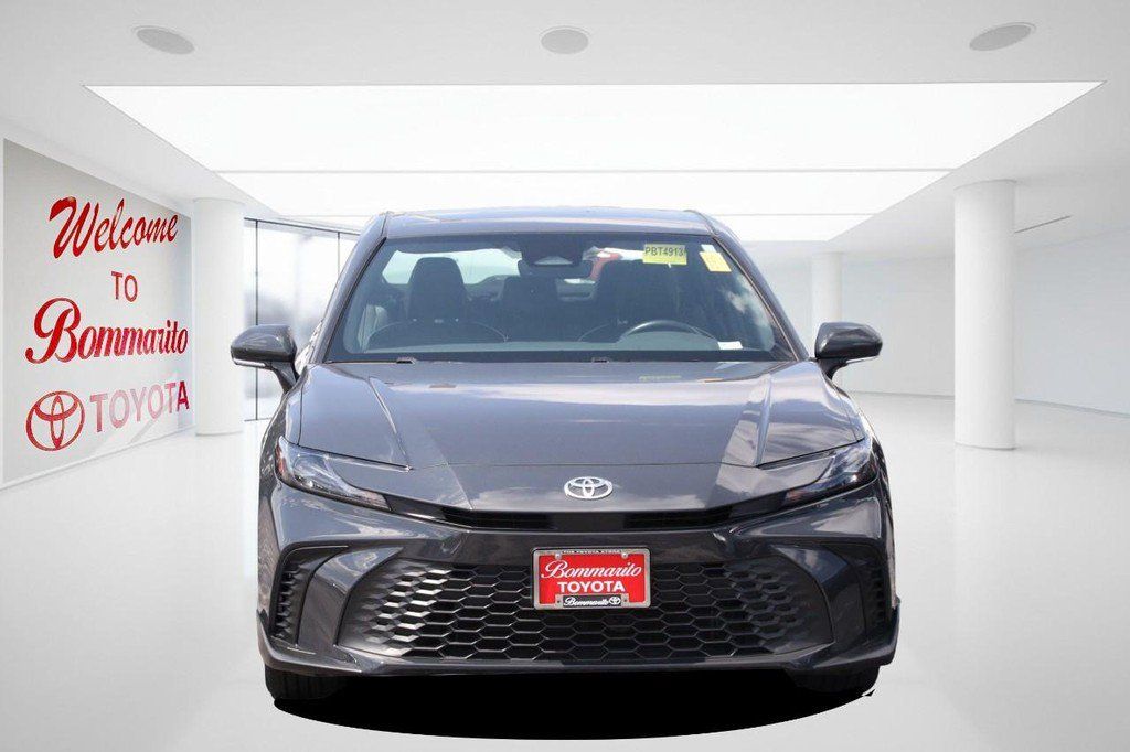 Used 2025 Toyota Camry SE w/ Convenience Package AWD/4WD image 4
