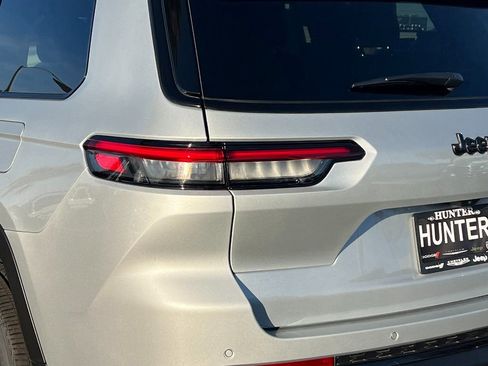 New 2025 Jeep Grand Cherokee L Altitude image 18