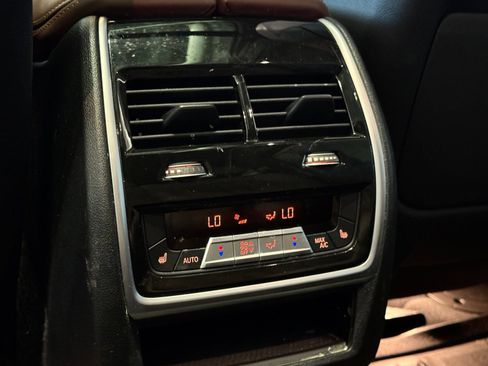 Used 2024 BMW X7 M60i AWD/4WD image 36