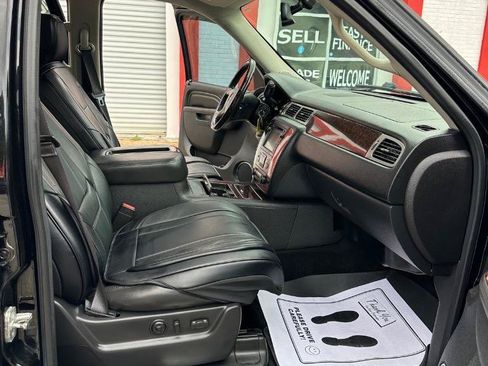 Used 2013 GMC Yukon XL Denali RWD image 25
