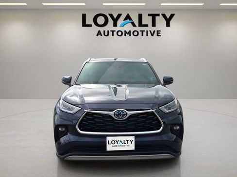 Used 2024 Toyota Highlander Platinum image 8