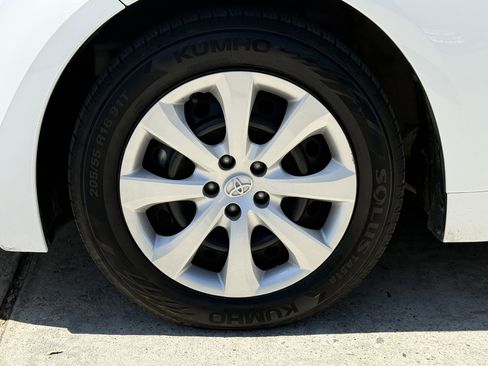 Used 2024 Toyota Corolla LE image 12