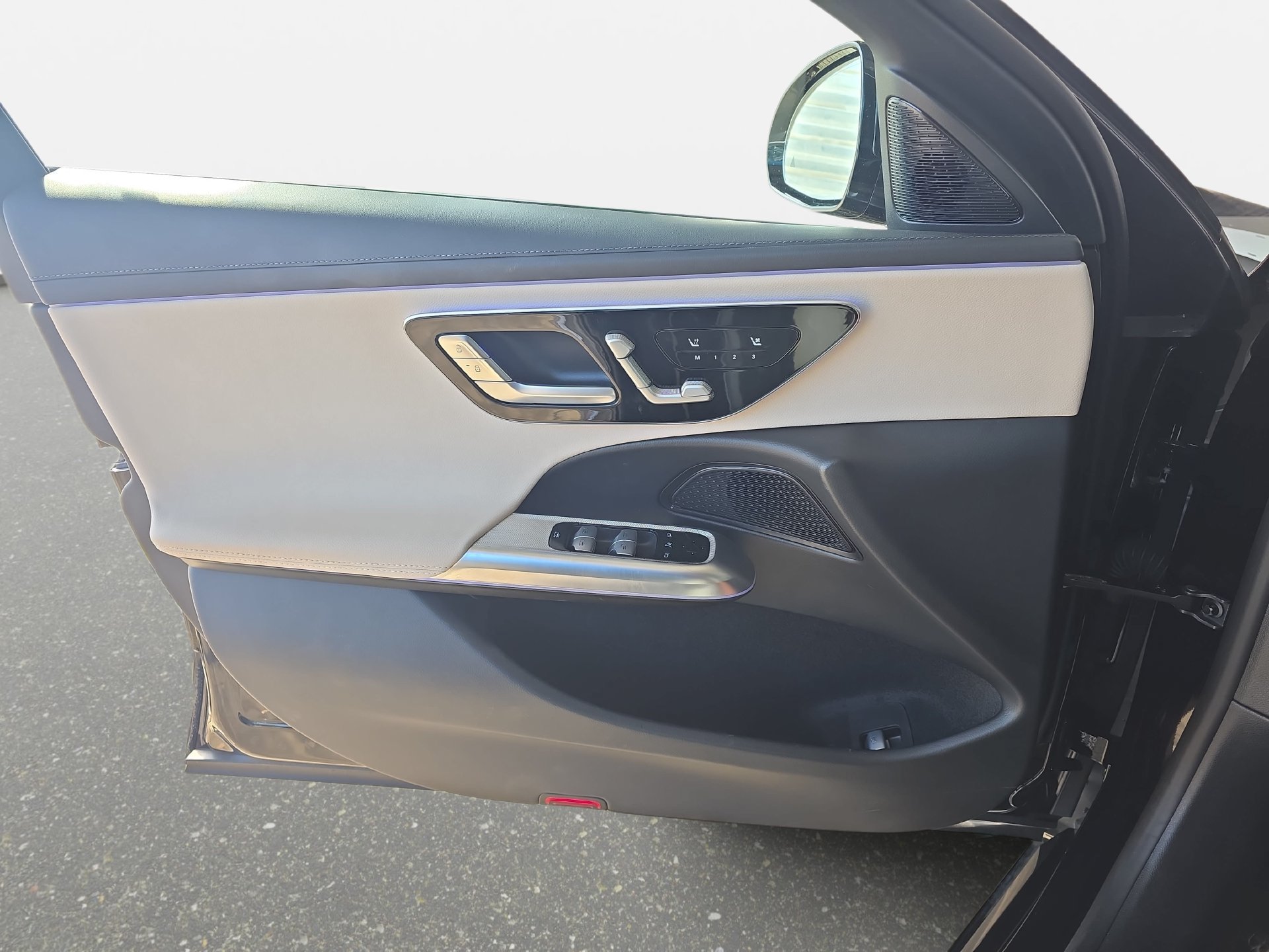 Used 2025 Mercedes-Benz E 350 4MATIC Sedan image 26