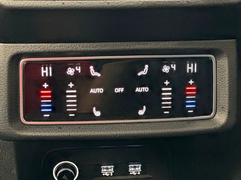 Used 2019 Audi e-tron Prestige w/ Prestige Package image 29