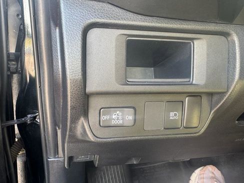 Used 2018 Toyota Tacoma SR w/ SR Convenience Package image 7