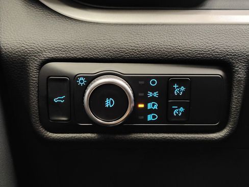 Used 2024 Ford Explorer XLT w/ Equipment Group 202A image 28