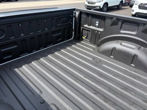 Used 2025 Ford F150 Lariat AWD/4WD image 14